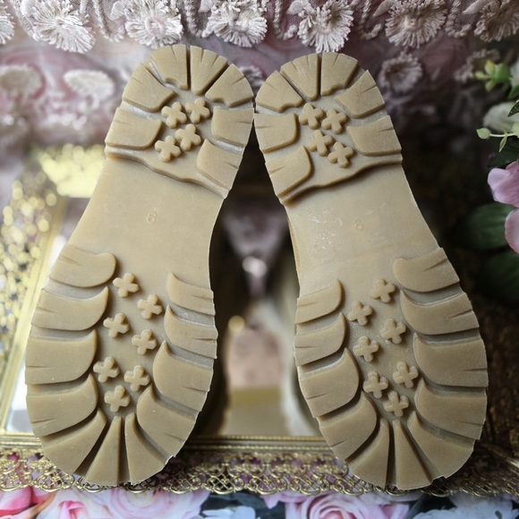 SOLDMudd Sara Shoes Vintage 90s Y2K Chunky Lug Platform Tan Suede Leather Size 9 - Picture 5 of 10